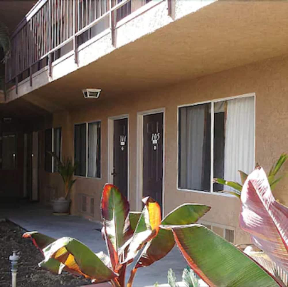 Rivera Inn & Suites Motel Пико Ривера Екстериор снимка