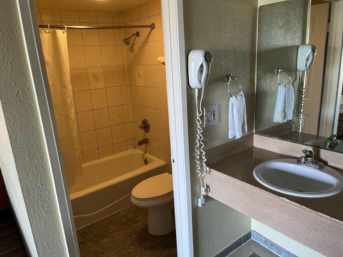 Rivera Inn & Suites Motel Пико Ривера Екстериор снимка