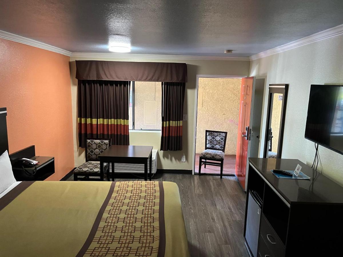 Rivera Inn & Suites Motel Пико Ривера Екстериор снимка