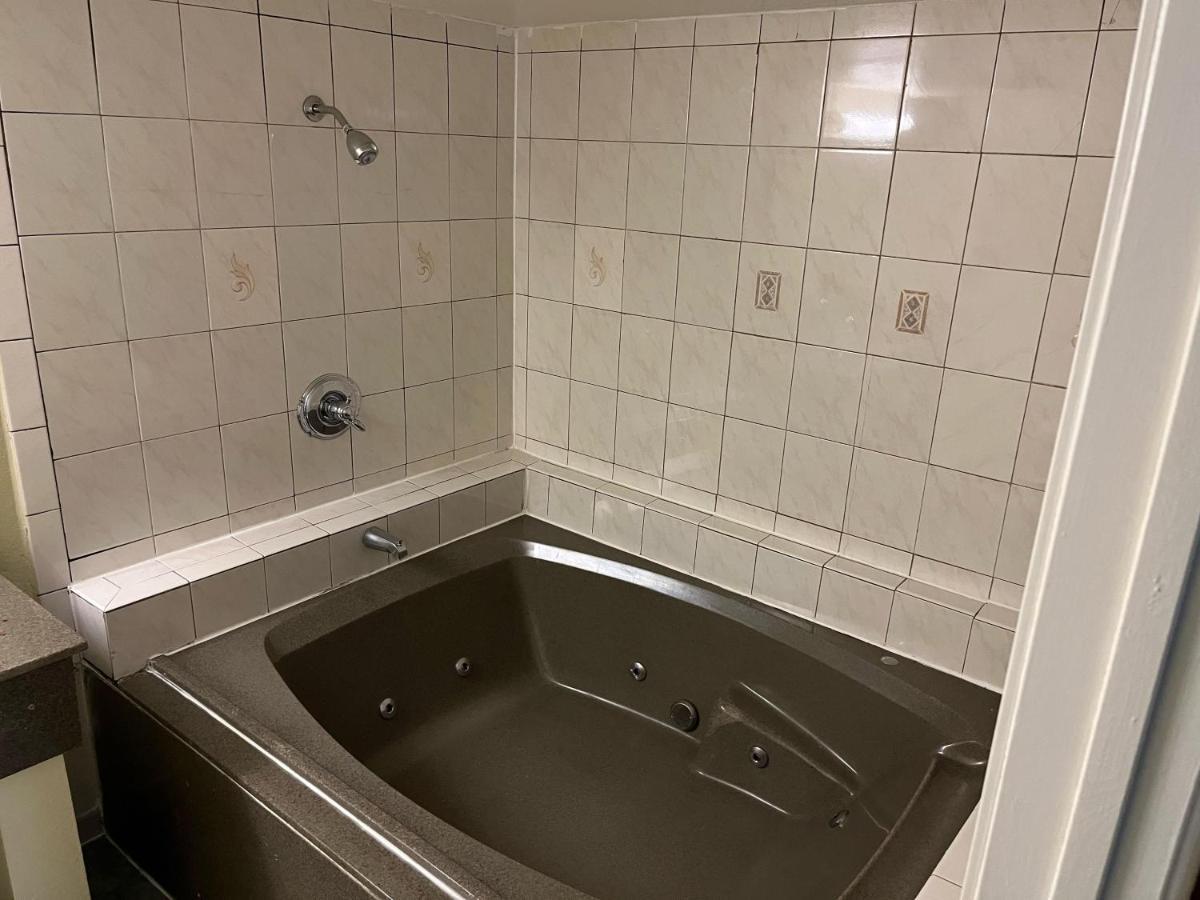 Rivera Inn & Suites Motel Пико Ривера Екстериор снимка