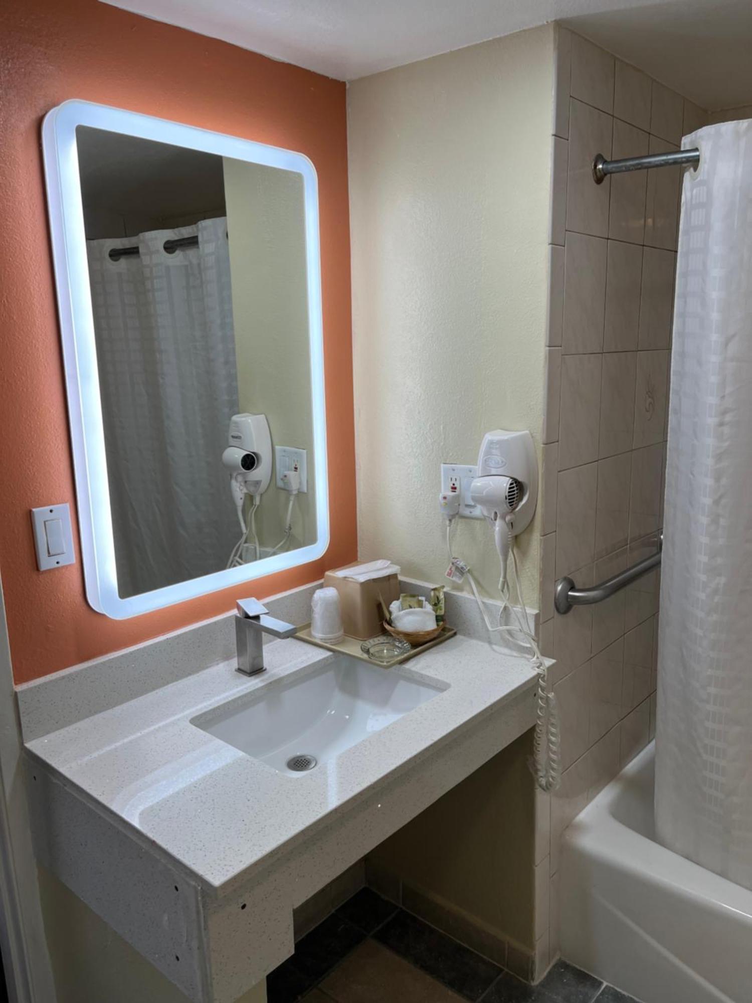 Rivera Inn & Suites Motel Пико Ривера Екстериор снимка