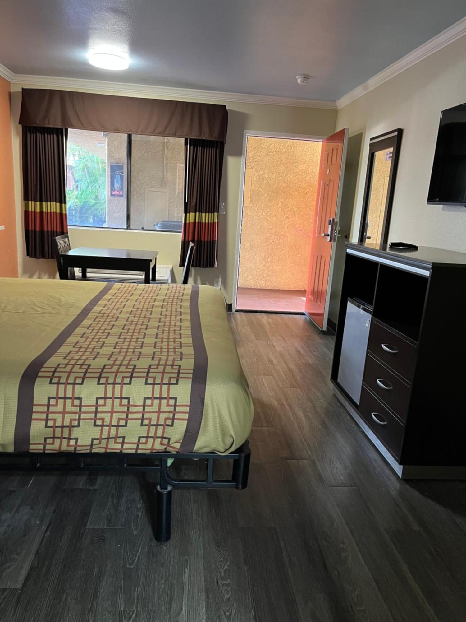 Rivera Inn & Suites Motel Пико Ривера Екстериор снимка